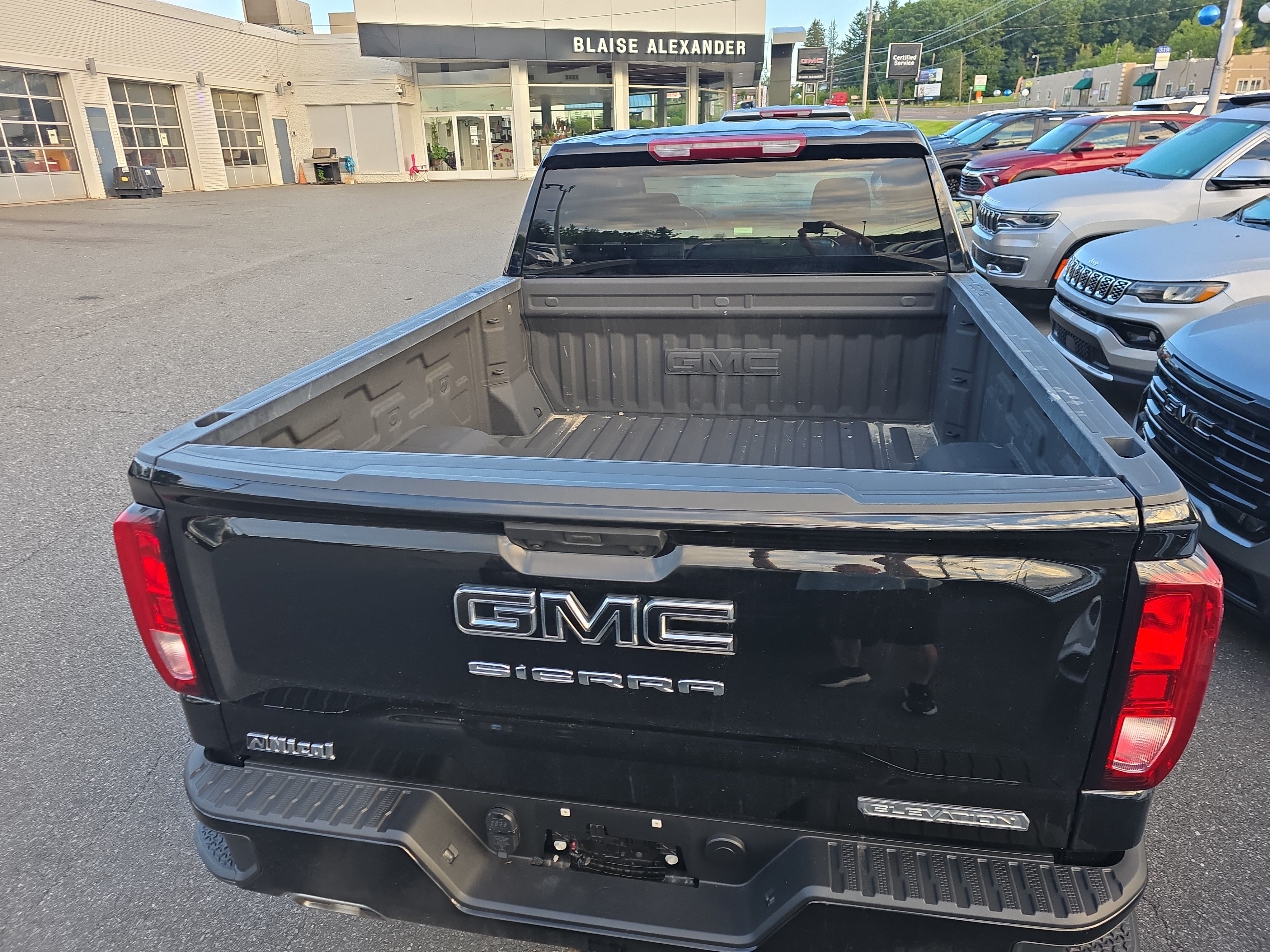 Used 2024 GMC Sierra 1500 Elevation w/ X31 Off-Road Package AWD/4WD image 4