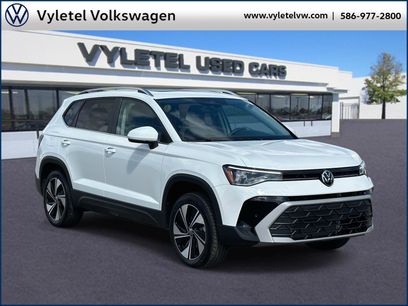 Certified 2025 Volkswagen Taos SE w/ Panoramic Sunroof Package