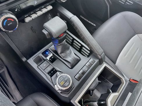 Certified 2025 Toyota Tacoma TRD Off-Road AWD/4WD image 13