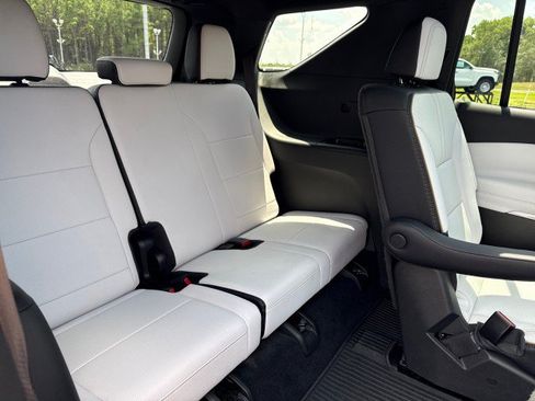 Used 2025 Chevrolet Traverse High Country w/ LPO, Floor Liner Package FWD image 16