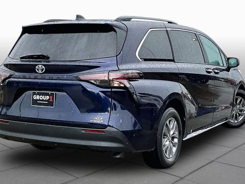 Certified 2024 Toyota Sienna XLE FWD image 13