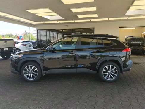 Used 2022 Toyota Corolla Cross XLE w/ Convenience Package AWD/4WD image 11