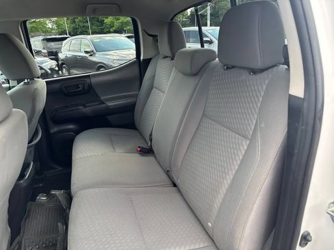 Used 2020 Toyota Tacoma SR AWD/4WD image 34
