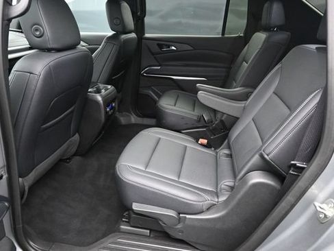 Used 2025 Chevrolet Traverse LT AWD/4WD image 15