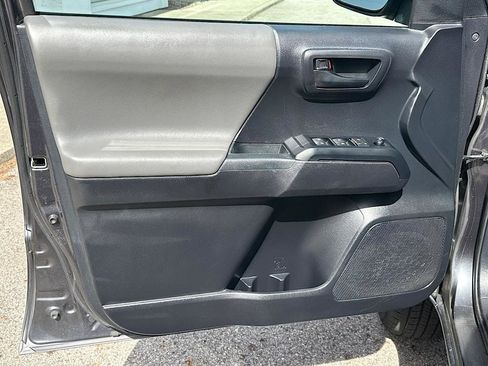 Certified 2021 Toyota Tacoma SR AWD/4WD image 12