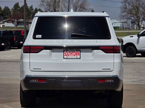 Used 2022 Jeep Wagoneer Series I w/ Premium Group I AWD/4WD image 7