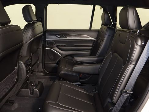 New 2025 Jeep Grand Cherokee L Limited image 17