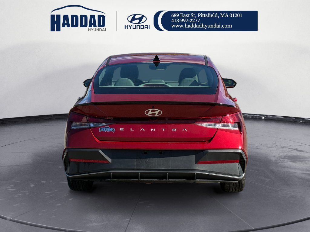 Used 2025 Hyundai Elantra Sport FWD image 4