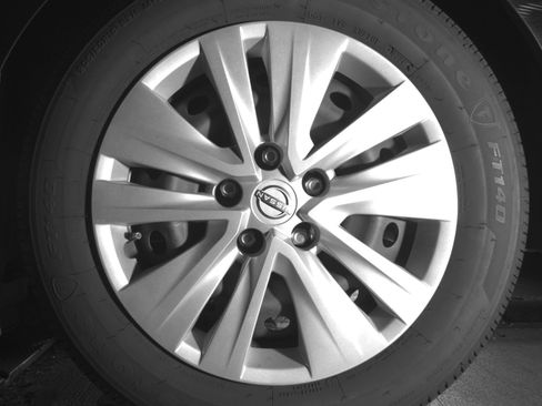 Used 2025 Nissan Sentra S image 14