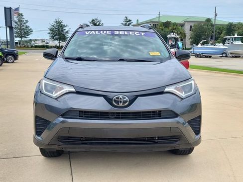 Used 2018 Toyota RAV4 LE FWD image 7