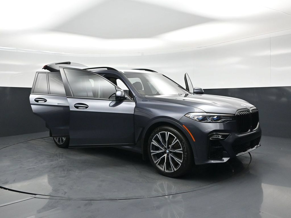 Used 2020 BMW X7 M50i w/ Dynamic Handling Package AWD/4WD image 32