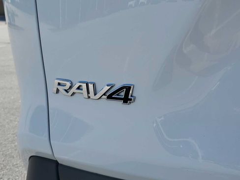 Used 2025 Toyota RAV4 XLE FWD image 8