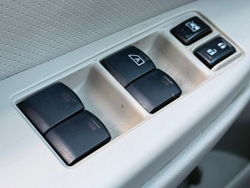 Used 2011 Subaru Outback 2.5i Limited image 24