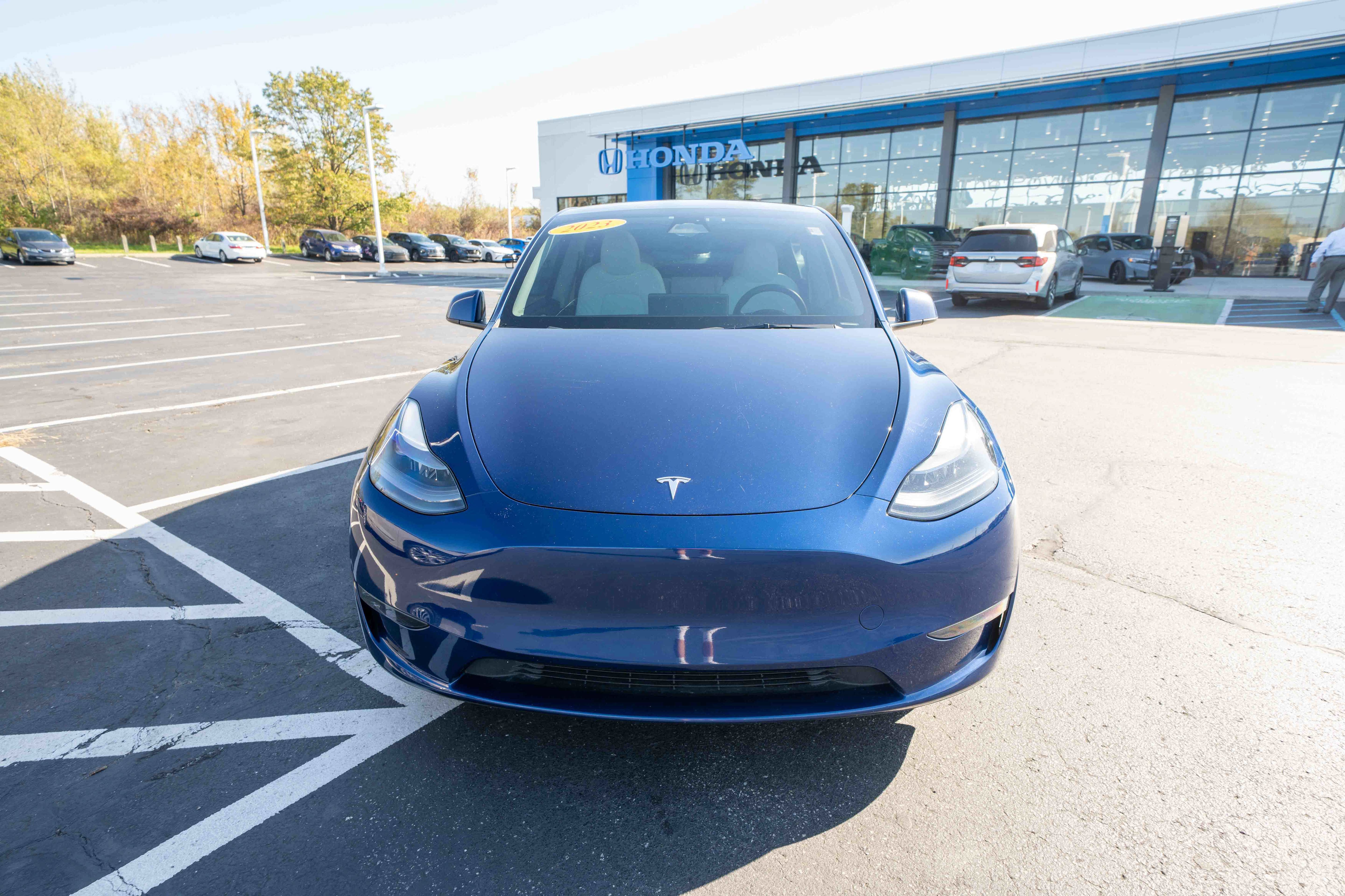 Used 2023 Tesla Model Y Performance AWD/4WD image 2