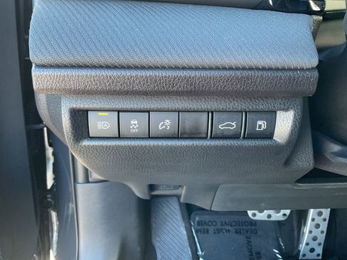 Used 2025 Toyota Camry SE image 29