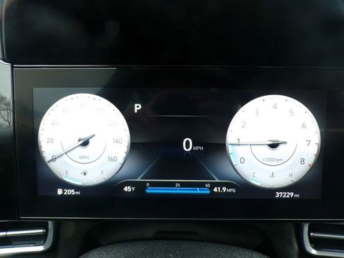 Used 2023 Hyundai Elantra Limited w/ Cargo Package image 22