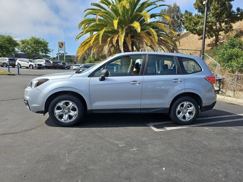 Used 2017 Subaru Forester 2.5i AWD/4WD image 4