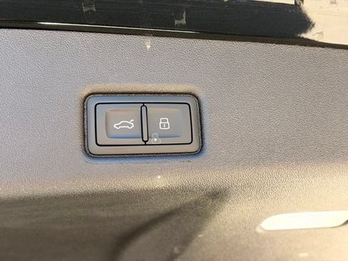 Used 2025 Audi Q5 Premium w/ Convenience Package AWD/4WD image 15