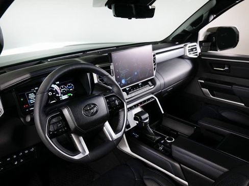 Used 2025 Toyota Tundra Platinum AWD/4WD image 18