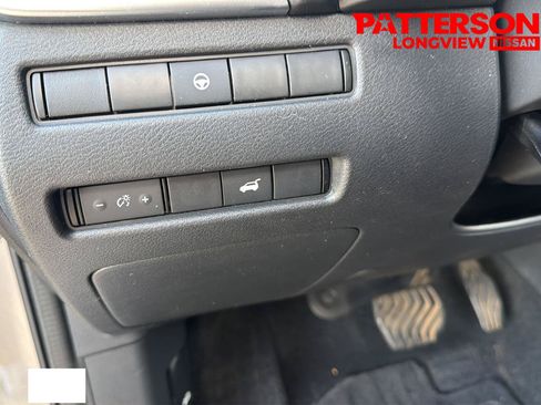 Used 2021 Nissan Rogue SV w/ Premium Package FWD image 11