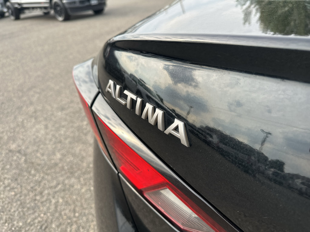 Used 2024 Nissan Altima 2.5 SV FWD image 11