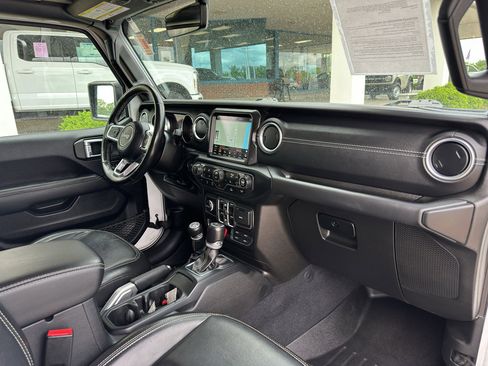 Used 2022 Jeep Wrangler Unlimited Sahara w/ Cold Weather Group AWD/4WD image 30