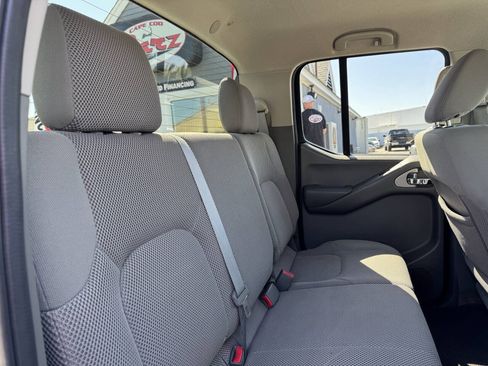 Used 2011 Nissan Frontier SV AWD/4WD image 29