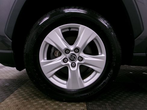 Used 2021 Toyota RAV4 XLE w/ Convenience Package AWD/4WD image 17