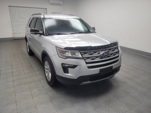 Used 2018 Ford Explorer XLT w/ Equipment Group 201A AWD/4WD image 13