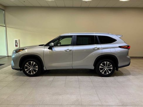 Certified 2024 Toyota Highlander XLE image 3