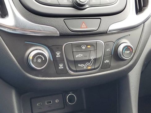 Used 2020 Chevrolet Equinox LT image 23
