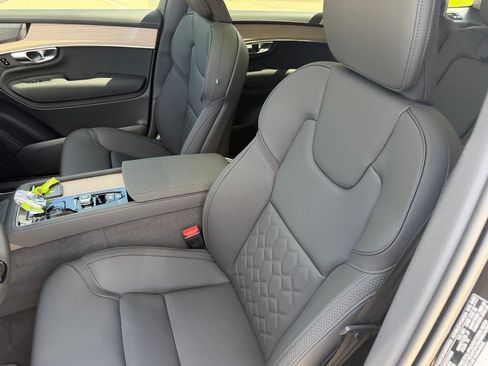 New 2026 Volvo XC90 B5 Plus w/ Protection Package Premier AWD/4WD image 18