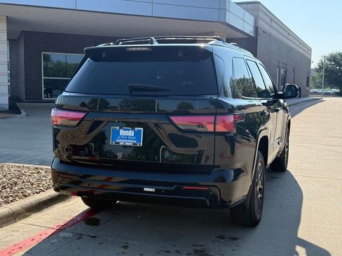 Used 2024 Toyota Sequoia Platinum AWD/4WD image 6