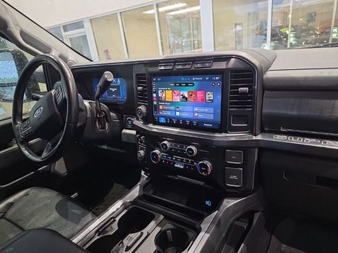 Used 2024 Ford F250 Lariat w/ Lariat Ultimate Package AWD/4WD image 6