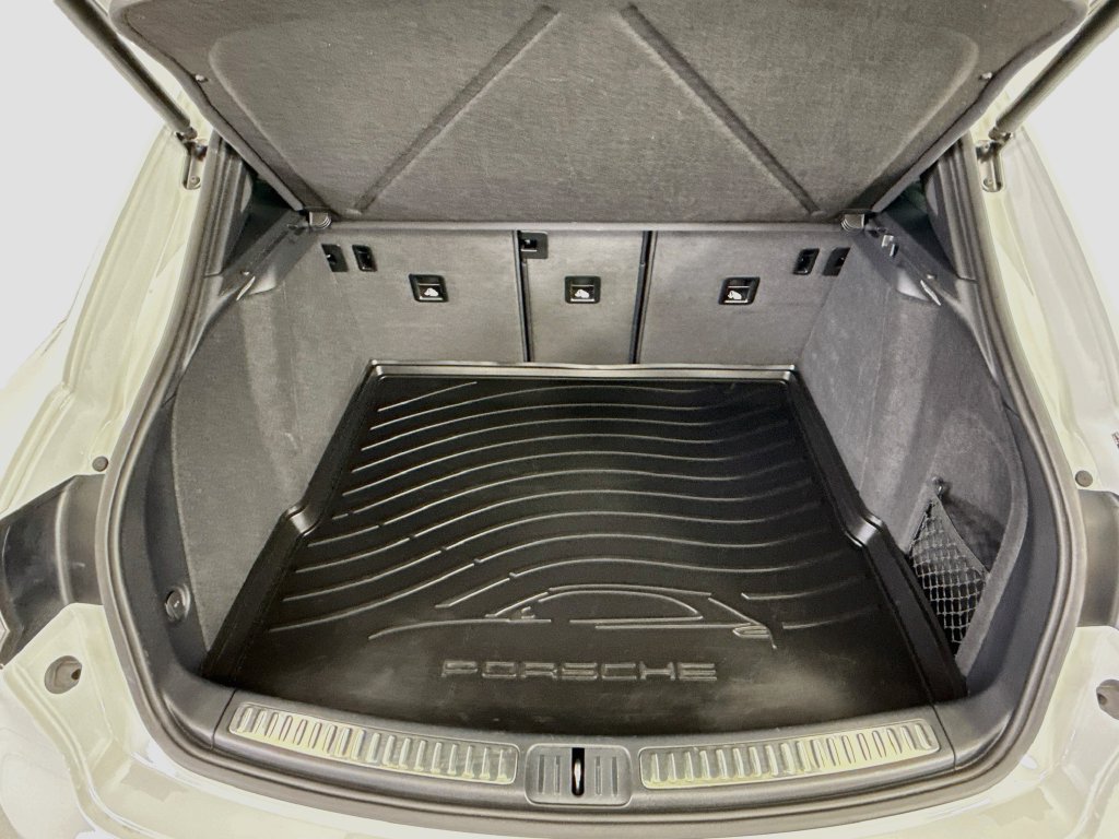 Used 2023 Porsche Macan AWD/4WD image 27