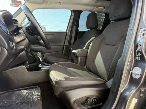 Used 2018 Jeep Renegade Altitude w/ UConnect 8.4 Nav Group image 21