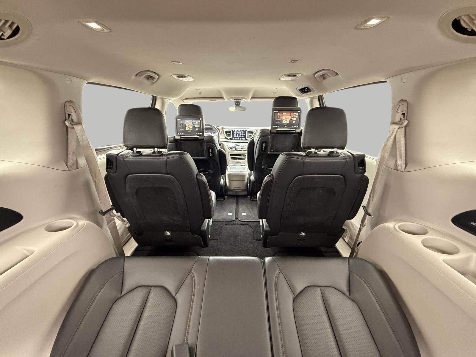 Used 2018 Chrysler Pacifica Touring-L Plus FWD image 27