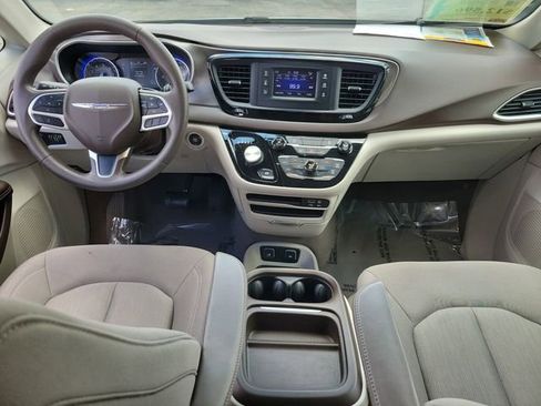 Used 2017 Chrysler Pacifica Touring Plus FWD image 11