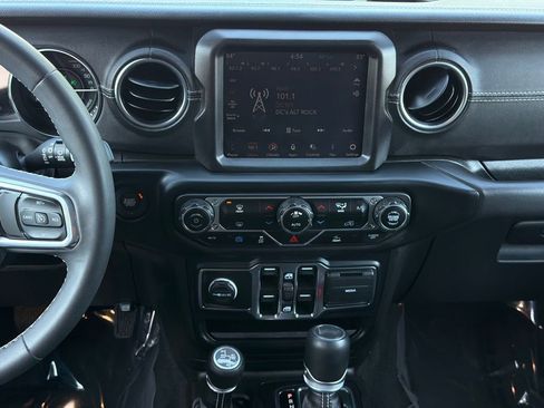 Used 2023 Jeep Wrangler Unlimited Sahara AWD/4WD image 19