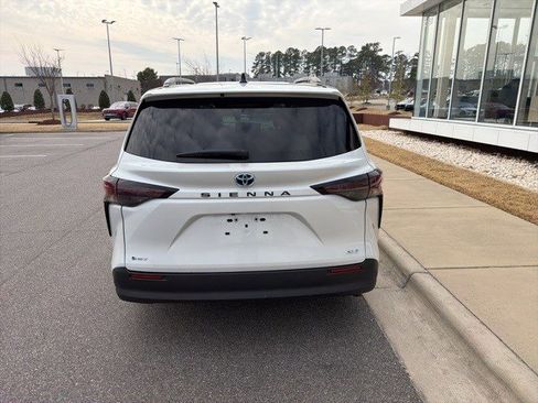 Used 2025 Toyota Sienna XLE image 8