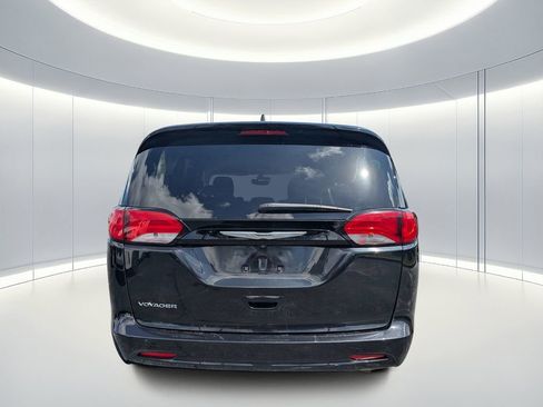 Used 2023 Chrysler Voyager LX FWD image 5