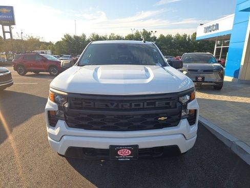 Used 2022 Chevrolet Silverado 1500 Custom image 2