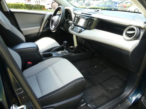 Used 2018 Toyota RAV4 XLE image 19