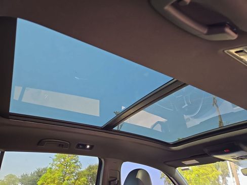 Used 2021 Volkswagen Atlas Cross Sport SE w/ Panoramic Sunroof Package FWD image 18