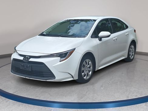 Used 2024 Toyota Corolla LE FWD image 1