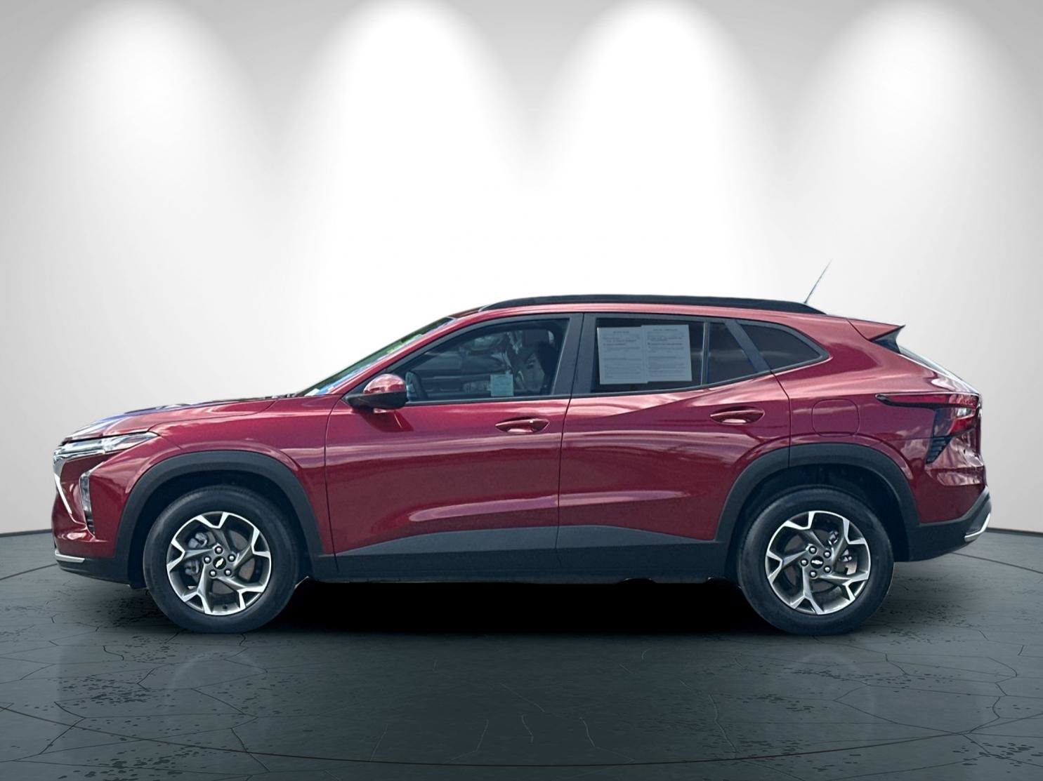 Used 2025 Chevrolet Trax LT w/ LT Convenience Package FWD image 7