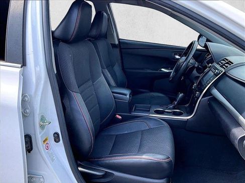 Used 2017 Toyota Camry SE FWD image 9
