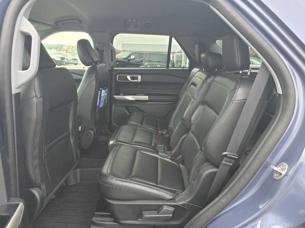Used 2021 Ford Explorer XLT w/ Equipment Group 202A AWD/4WD image 16