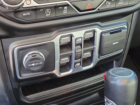 Used 2020 Jeep Gladiator Overland w/ Popular Equipment Package AWD/4WD image 26