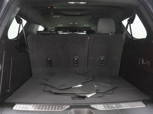 Used 2025 GMC Yukon XL Denali AWD/4WD image 9